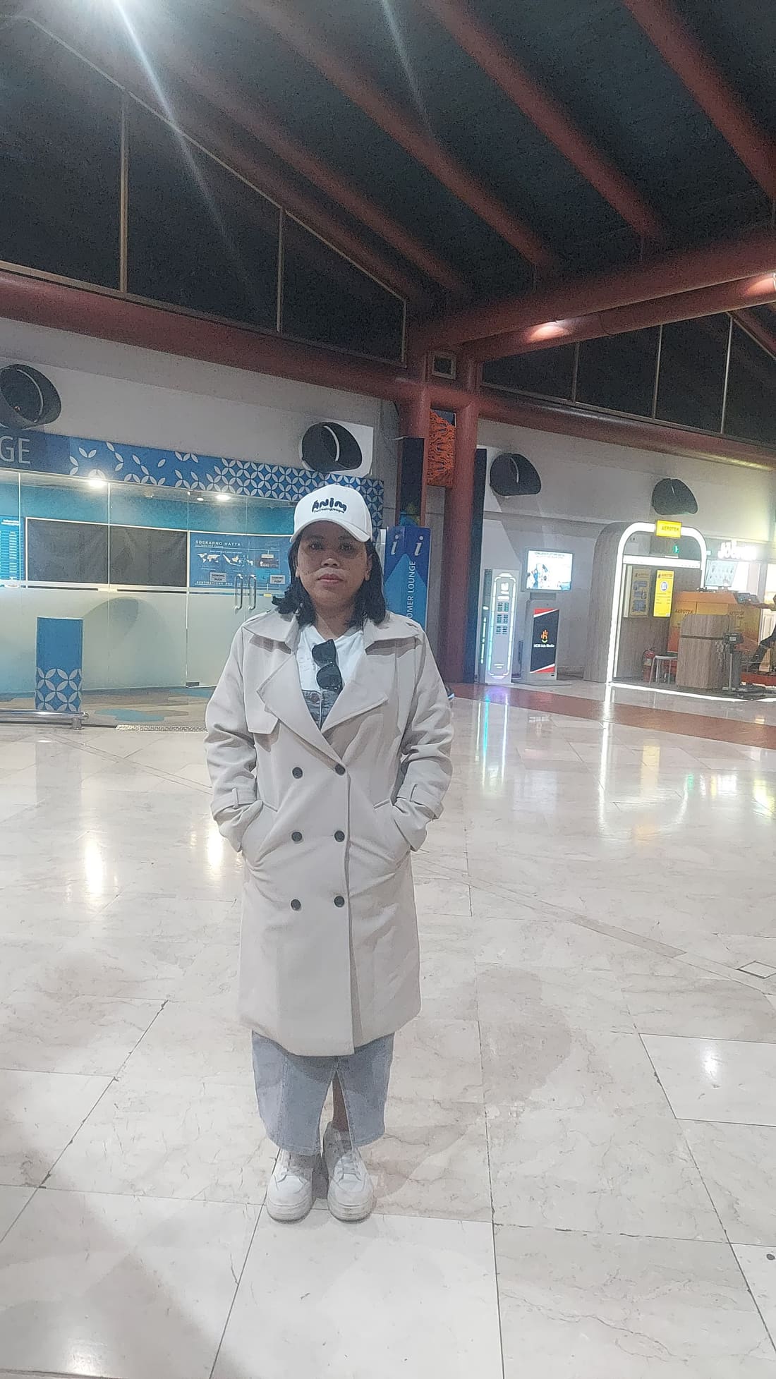 A helper arriving in Singapore on her travel day