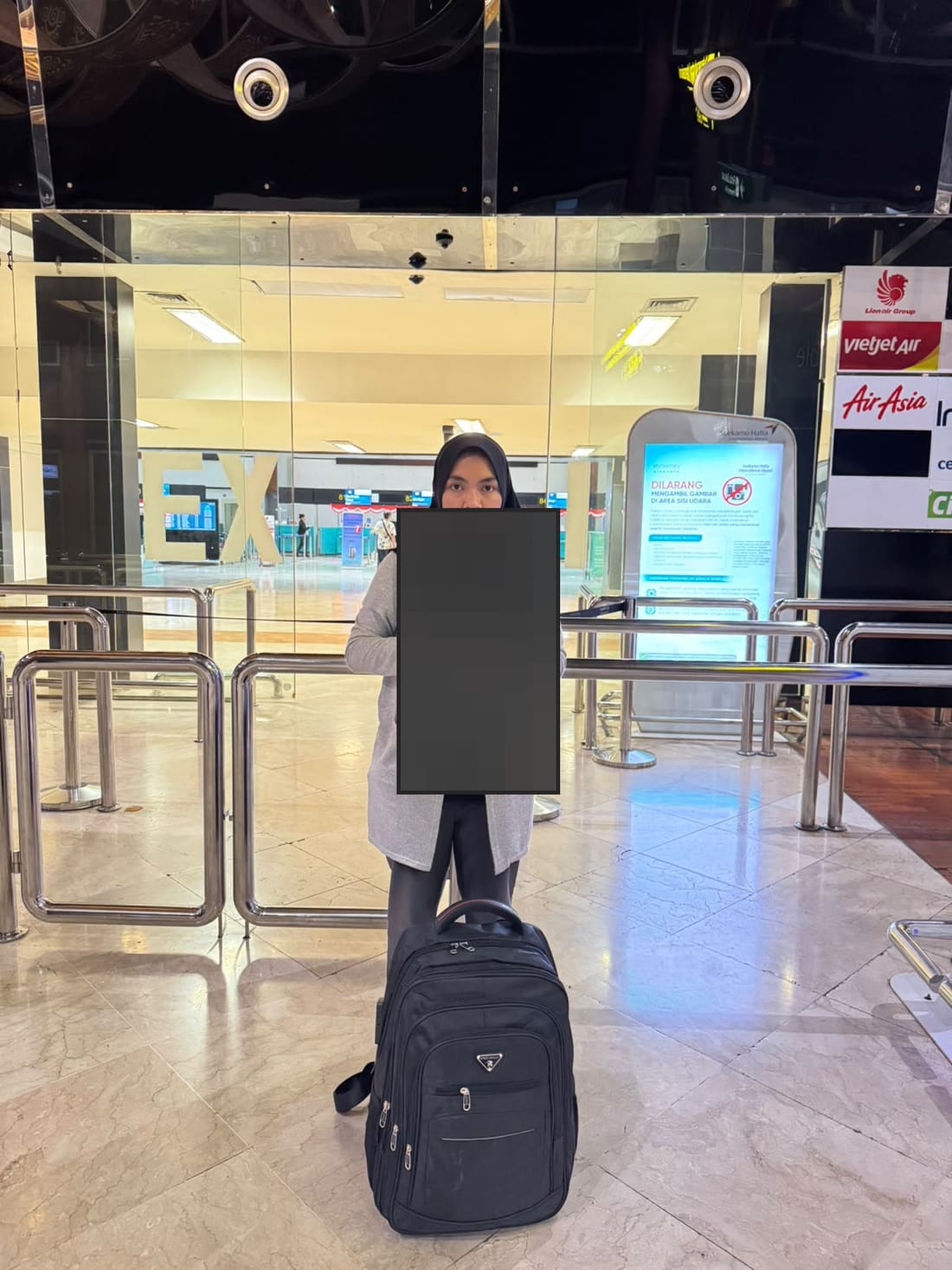 A helper arriving in Singapore to start work
